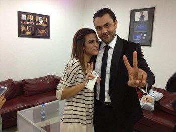 هل تجمع علاقة حب مقدّم "The Voice" والمشتركة لميا جمال؟